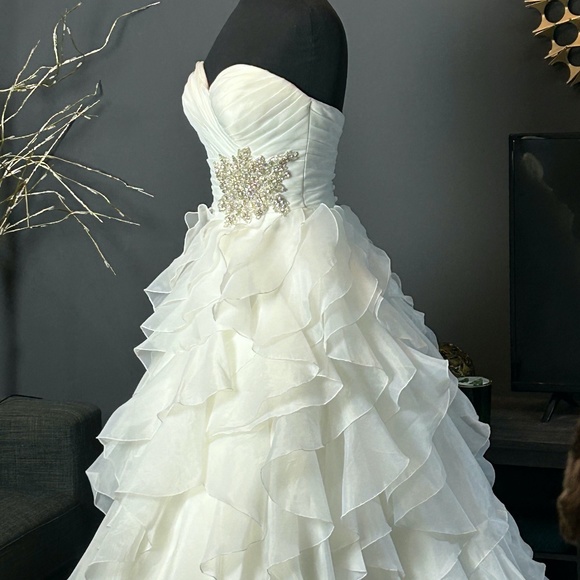 Allure Bridals Ruffled Sweetheart Gown US Size 6 - Picture 3 of 10